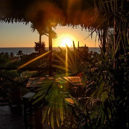 Coucher De Soleil Ambatoloaka  Buitenkant foto