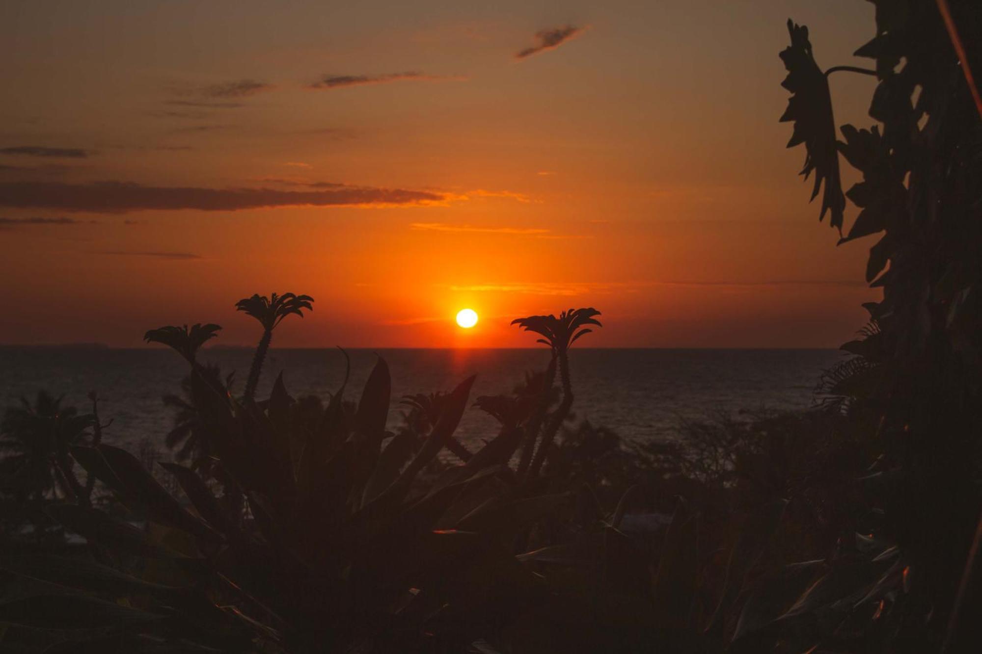 Coucher De Soleil Ambatoloaka  Buitenkant foto