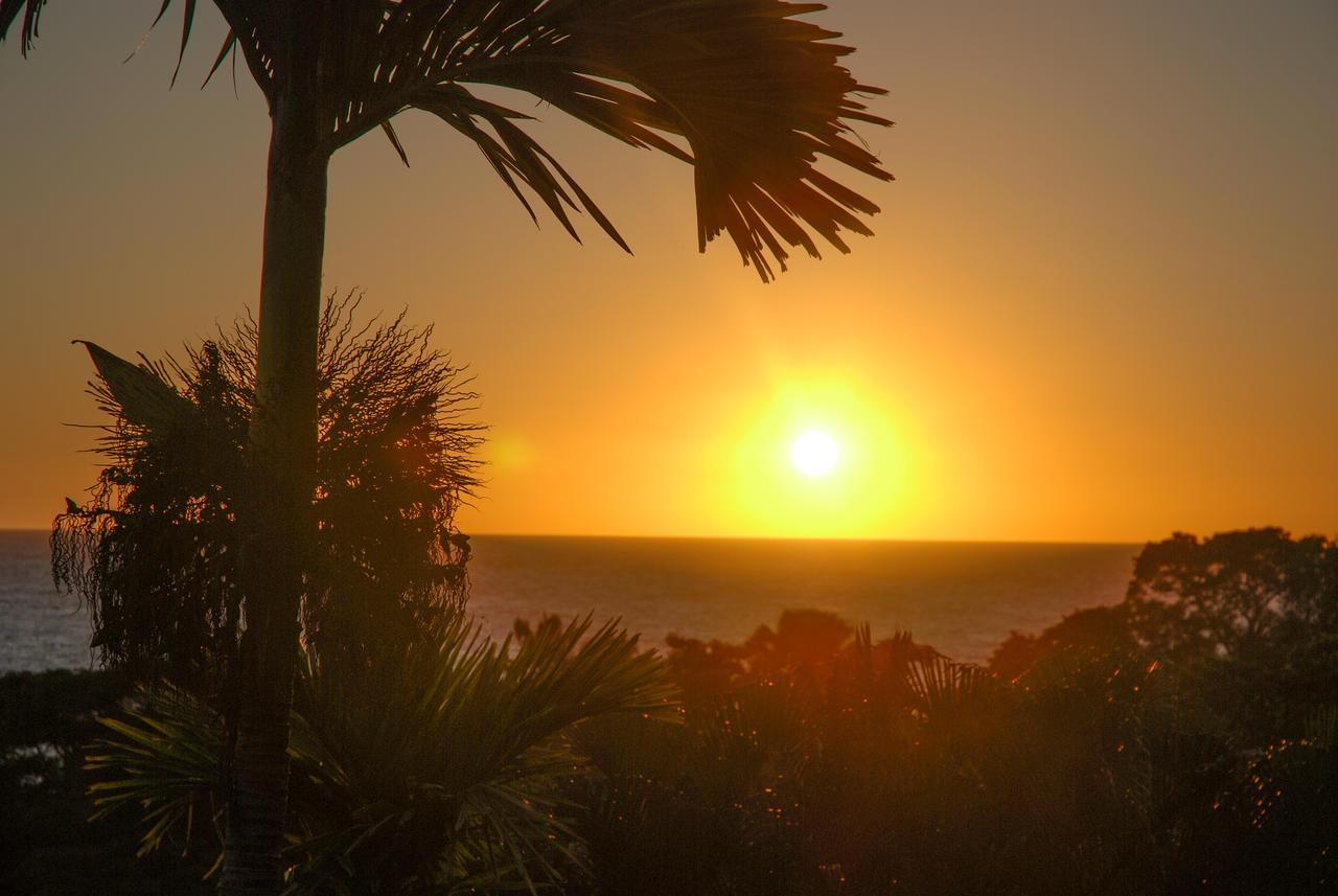 Coucher De Soleil Ambatoloaka  Buitenkant foto