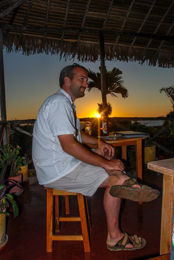 Coucher De Soleil Ambatoloaka  Buitenkant foto