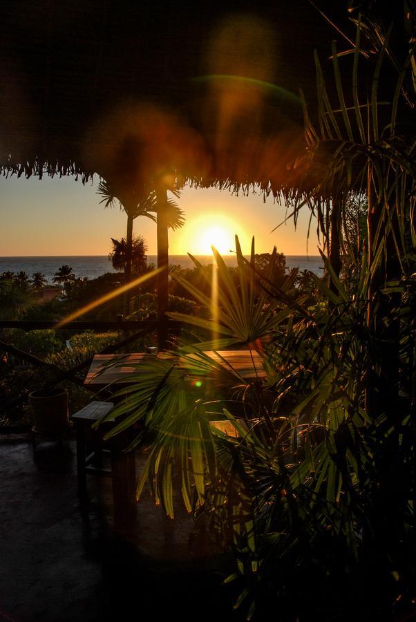 Coucher De Soleil Ambatoloaka  Buitenkant foto