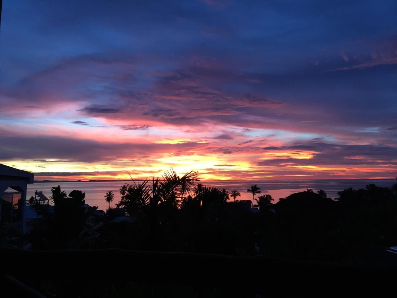 Coucher De Soleil Ambatoloaka  Buitenkant foto